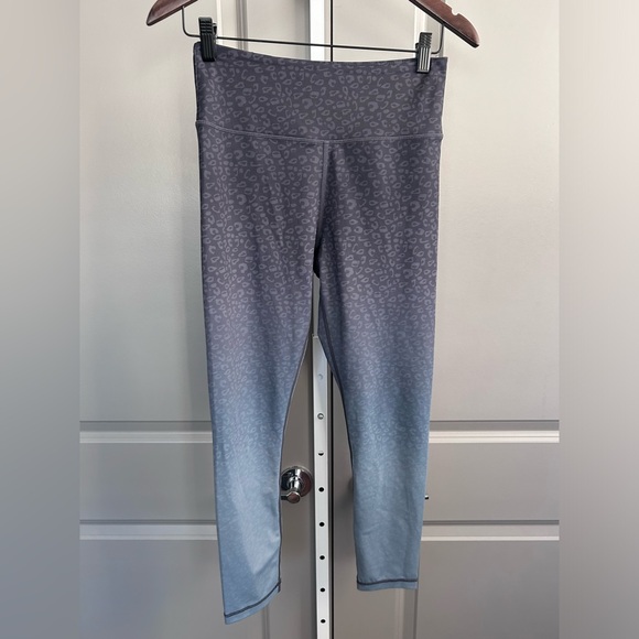 Zyia Active Gray Leopard Ombre Light n Tight Hi-Rise 7/8 size small - Picture 2 of 8